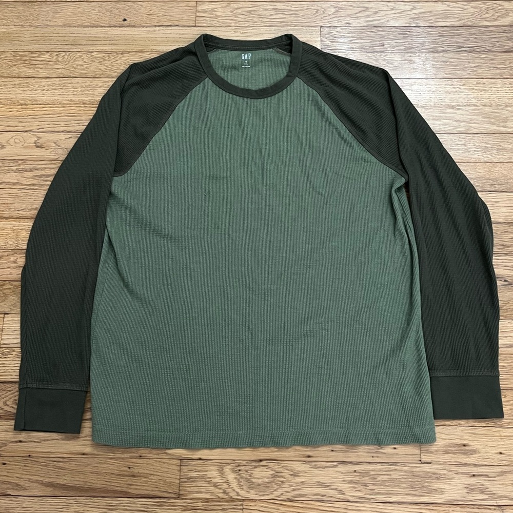 Men's GAP Two-Tone Green Raglan Sleeve Waffle-style Thermal Shirt